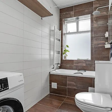 V53 Lovely 2 Bedroom In *